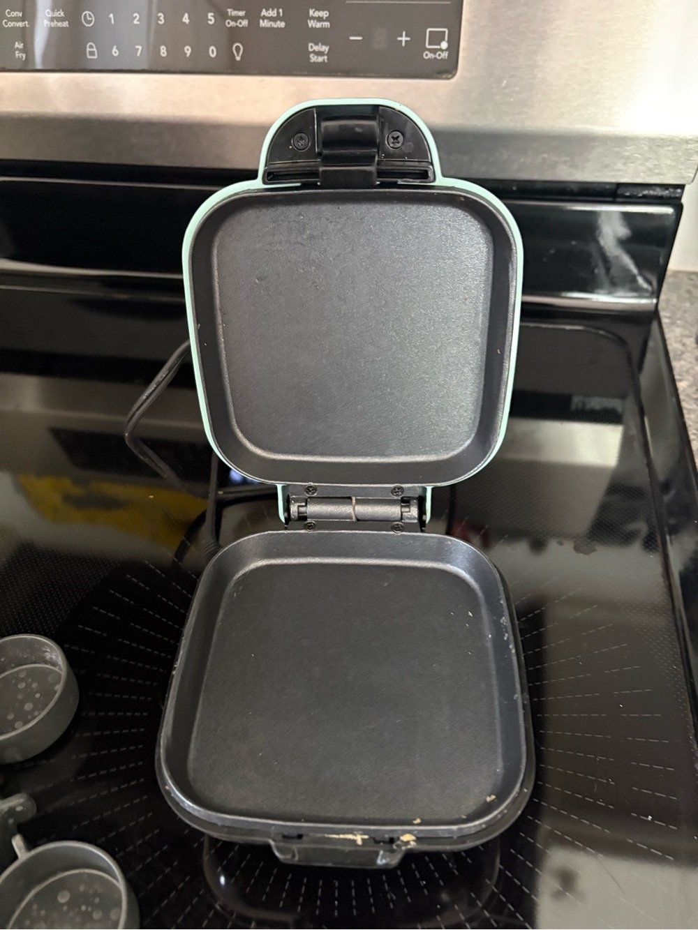 Dash Mini egg bite maker - Picture 3 of 6